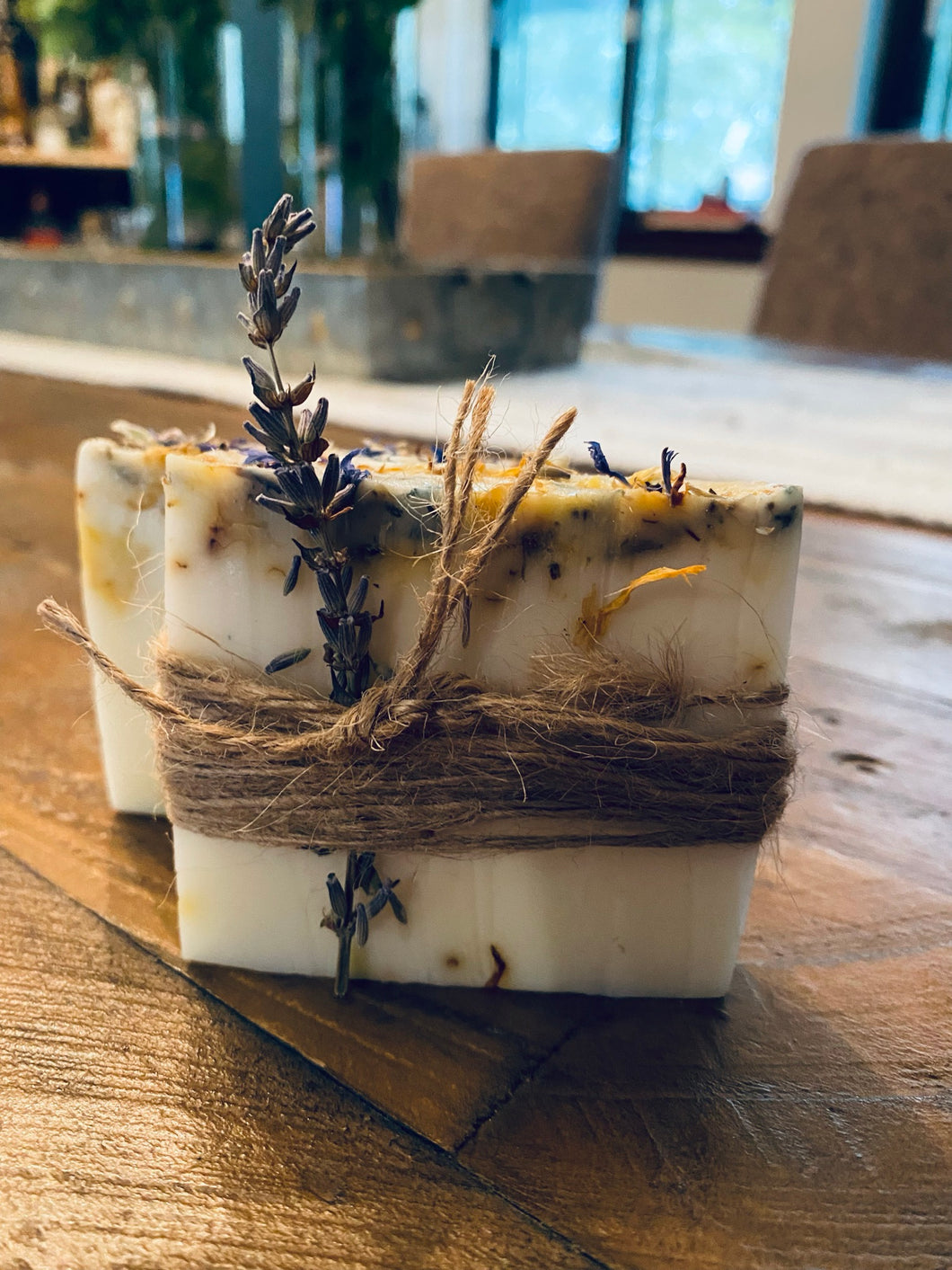 Goats Milk w. Calendula & Cornflower- Soap lavender sprig